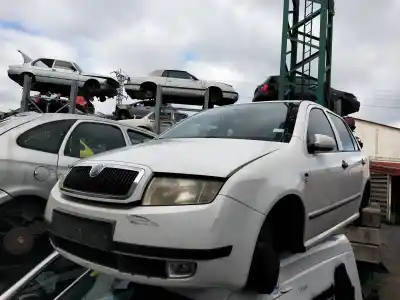 Veículo de Sucata SKODA FABIA (6Y2/6Y3) Comfort do ano 2000 alimentado ASY