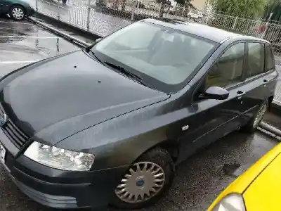 Scrapping Vehicle FIAT STILO (192_) 1.6 16V (192_XB1A) of the year 2001 powered 182B6000