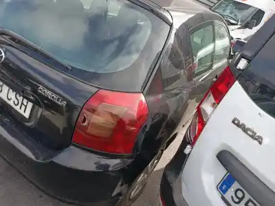 Sloopvoertuig toyota corolla (e12) 2.0 d-4d sol berlina van het jaar 2004 aangedreven 1cdftv