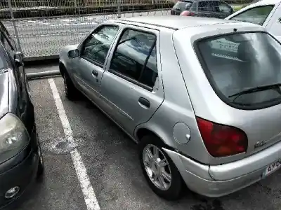 Verschrottungsfahrzeug ford fiesta berlina (dx) futura des jahres 2000 angetrieben rtn