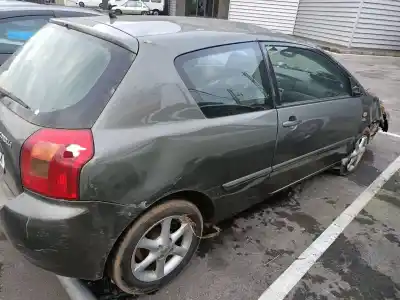 Veicolo di demolizione toyota corolla (e12) 2.0 d-4d linea luna berlina dell'anno 2002 alimentato 1cdftv