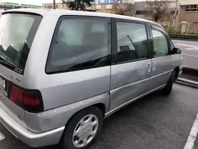 Veículo de Sucata peugeot 806 universal studios port aventura do ano 1994 alimentado rhz