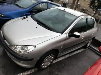 Veículo de Sucata peugeot                                            206 berlina                                                                                                                                                                                                                                                xt                                                                                                                                                                                                                                                         do ano 2003 alimentado 8hx