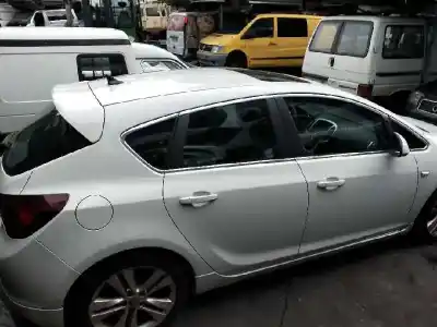 Здавання транспортного засобу opel astra j lim. cosmo року 2011 потужний a20dth