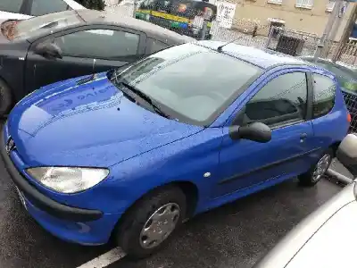 Véhicule à la ferraille peugeot                                            206 berlina                                                                                                                                                                                                                                                xr                                                                                                                                                                                                                                                         de l'année 2001 alimenté hfx