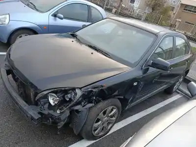 Veicolo di demolizione KIA MAGENTIS 2.0 CRDi dell'anno 2006 alimentato D4EA