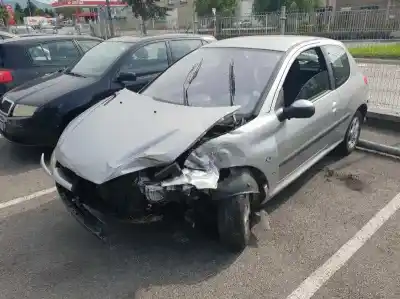 Sloopvoertuig peugeot                                            206 berlina                                                                                                                                                                                                                                                xs                                                                                                                                                                                                                                                         van het jaar 2000 aangedreven nfz