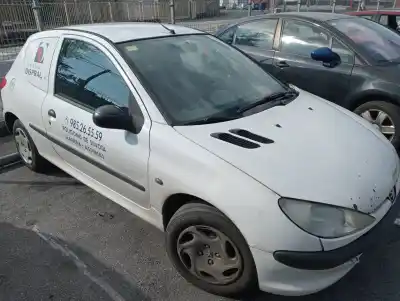 Véhicule à la ferraille peugeot                                            206 berlina                                                                                                                                                                                                                                                xn                                                                                                                                                                                                                                                         de l'année 2003 alimenté wjy