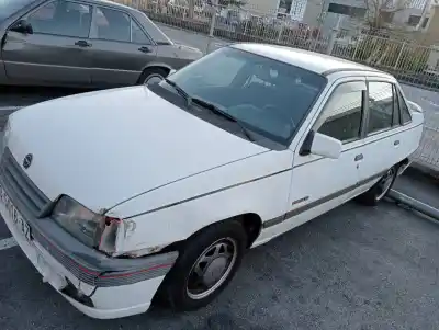 Veículo de Sucata OPEL KADETT E GL Berlina do ano 1984 alimentado 16SV
