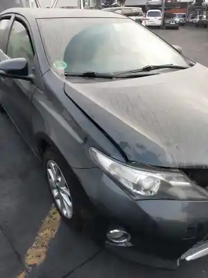 Vehicul casat toyota auris business al anului 2015 alimentat 1zr