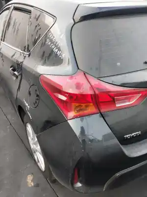 Vehicul casat toyota auris business al anului 2015 alimentat 1zr