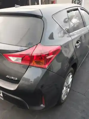 Vehicul casat toyota auris business al anului 2015 alimentat 1zr