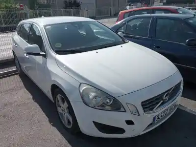 Verschrottungsfahrzeug volvo                                              v60 kombi                                                                                                                                                                                                                                                  kinetic                                                                                                                                                                                                                                                    des jahres 2010 angetrieben d5204t2