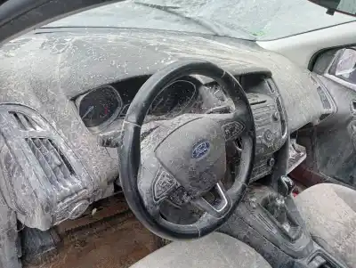 Veicolo di demolizione ford focus turn. titanium dell'anno 2016 alimentato xwda