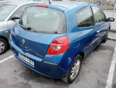 Veicolo di demolizione renault clio iii confort dynamique dell'anno 2005 alimentato k9k m7