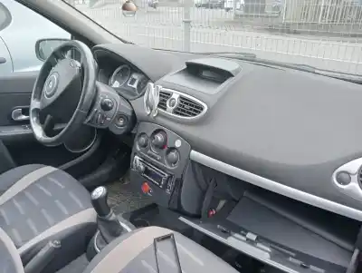 Veicolo di demolizione renault clio iii confort dynamique dell'anno 2005 alimentato k9k m7