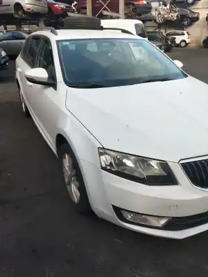 Veículo de Sucata skoda octavia combi (5e5) ambition do ano 2013 alimentado ckf