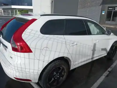 Veicolo di demolizione volvo xc60 kinetic 2wd dell'anno 2015 alimentato d4204t4