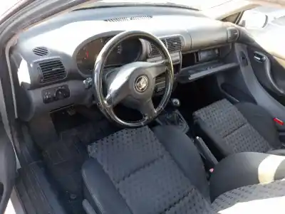 Veículo de Sucata seat leon (1m1) signo do ano 1999 alimentado azd