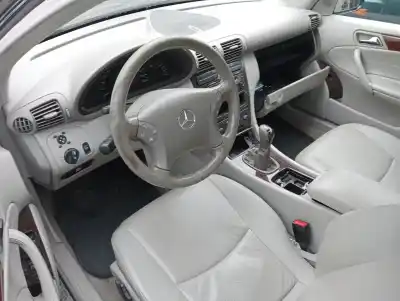 Здавання транспортного засобу mercedes-benz clase c (w203) berlina 220 cdi (203.006) року 2000 потужний 611962