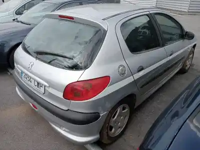 Sloopvoertuig peugeot                                            206 berlina                                                                                                                                                                                                                                                e-music                                                                                                                                                                                                                                                    van het jaar 2004 aangedreven 8hx