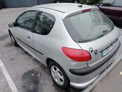 Sloopvoertuig peugeot                                            206 berlina                                                                                                                                                                                                                                                xs-line                                                                                                                                                                                                                                                    van het jaar 2001 aangedreven kfw