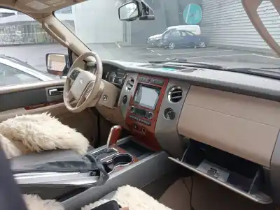 Scrapping Vehicle ford expedition  of the year 2007 powered bla