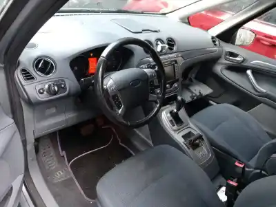 Véhicule à la ferraille ford galaxy (ca1) ghia de l'année 2006 alimenté sewa