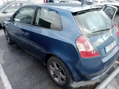 Veículo de Sucata fiat stilo (192) 192 a1.000 do ano 2001 alimentado 192a1000