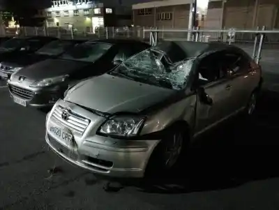 Véhicule à la ferraille TOYOTA AVENSIS BERLINA (T25) 2.0 Executive Sedán de l'année 2003 alimenté 1CD-FTV