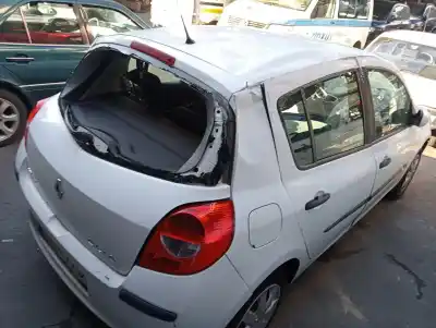 Veículo de Sucata renault clio iii confort dynamique do ano 2005 alimentado k9k m7