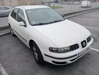 Veículo de Sucata SEAT LEON (1M1) 1.6 16 V do ano 2001 alimentado AZD