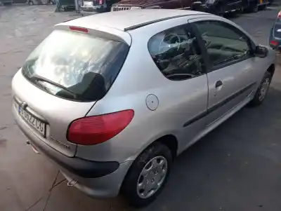 Veículo de Sucata peugeot 206 fastback (2a/c) 1.4 i do ano 2000 alimentado kfx