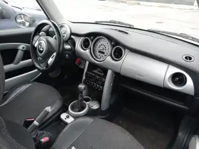 Scrapping Vehicle mini mini (r50,r53) cooper of the year 2001 powered w10b16a