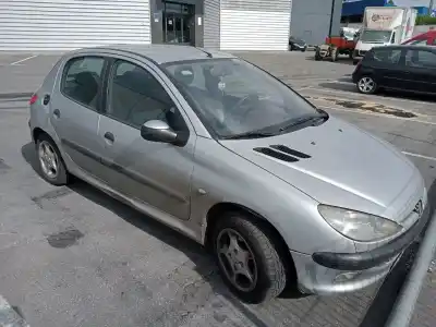 Veículo de Sucata PEUGEOT 206 FASTBACK (2A/C) 2.0 HDI 90 do ano 2001 alimentado RHY (DW10TD)