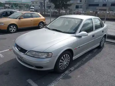 Veicolo di demolizione OPEL VECTRA B (J96)  dell'anno 2001 alimentato Z16XE