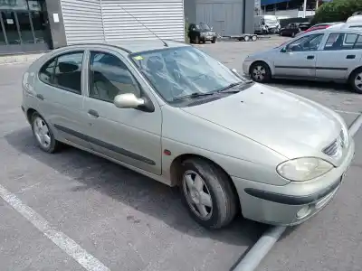 Véhicule à la ferraille RENAULT MEGANE I (BA0/1_)  de l'année 2000 alimenté F9Q A7