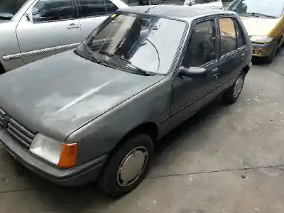 Vehicul casat PEUGEOT 205 BERLINA  al anului 1983 alimentat A9A