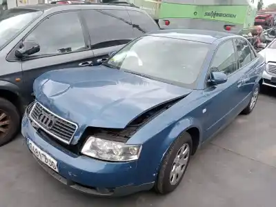 Veículo de Sucata audi a4 b6 (8e2) 2.0 do ano 2001 alimentado alt