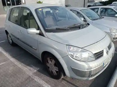 Scrapping Vehicle renault scénic ii (jm0/1_) 1.9 dci (jm0g, jm12, jm1g, jm2c) of the year 2003 powered f9q d8