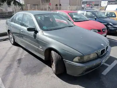 Vehicul casat bmw 5 (e39) 520 i al anului 2003 alimentat 226s1
