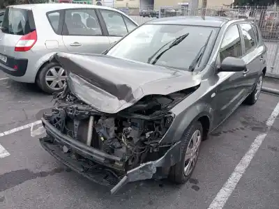 Sloopvoertuig KIA CEE'D FASTBACK (ED) 1.6 CRDI 90 van het jaar 2010 aangedreven D4FB-W