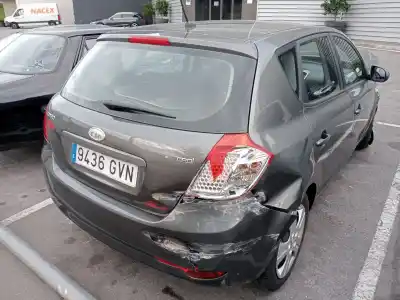 Veículo de Sucata kia cee'd fastback (ed) 1.6 crdi 90 do ano 2010 alimentado d4fb-w