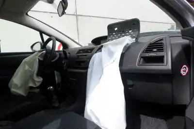 Véhicule à la ferraille citroen c4 berlina 1.6 16v hdi de l'année 2010 alimenté 9hxdv6ated4