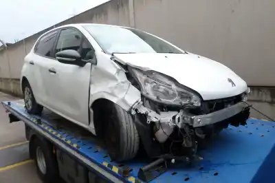 Veículo de Sucata peugeot 208 1.4 hdi fap do ano 2014 alimentado 8h01