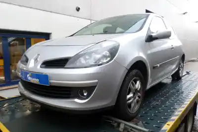 Veículo de Sucata RENAULT CLIO III 1.5 dCi Diesel do ano 2007 alimentado K9K M7