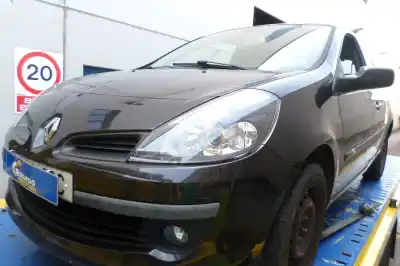Veículo de Sucata renault clio iii 1.5 dci diesel do ano 2008 alimentado k9k768