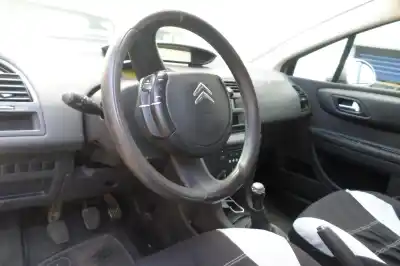 Véhicule à la ferraille citroen c4 berlina 1.4 16v de l'année 2006 alimenté kfuet3j4