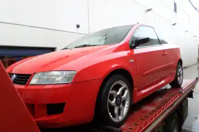 Veículo de Sucata fiat stilo 1.9 jtd 16v do ano 2005 alimentado 937a5000