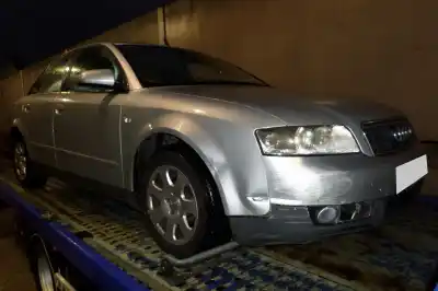 Veículo de Sucata AUDI A4 BERLINA (8E) 1.9 TDI do ano 2001 alimentado AWX